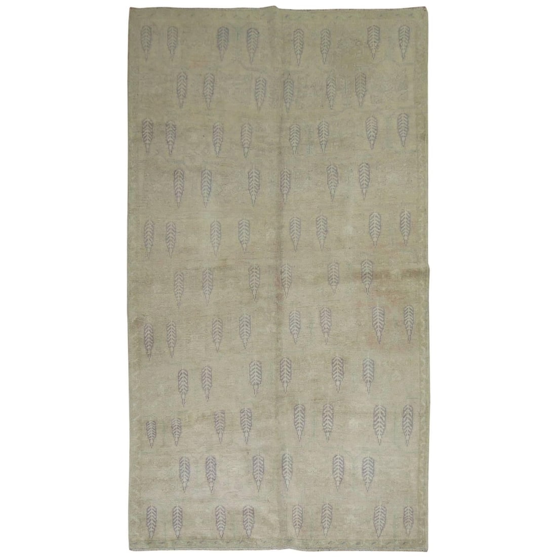 Hand-Woven Wool Turkish Oushak Rug with Cypress Tree Design: Hand-Woven Wool Turkish Oushak Rug with Cypress Tree Design This vintage Turkish Oushak rug from the 20th century features an all-over cypress tree branch design set against a beige field, with accent