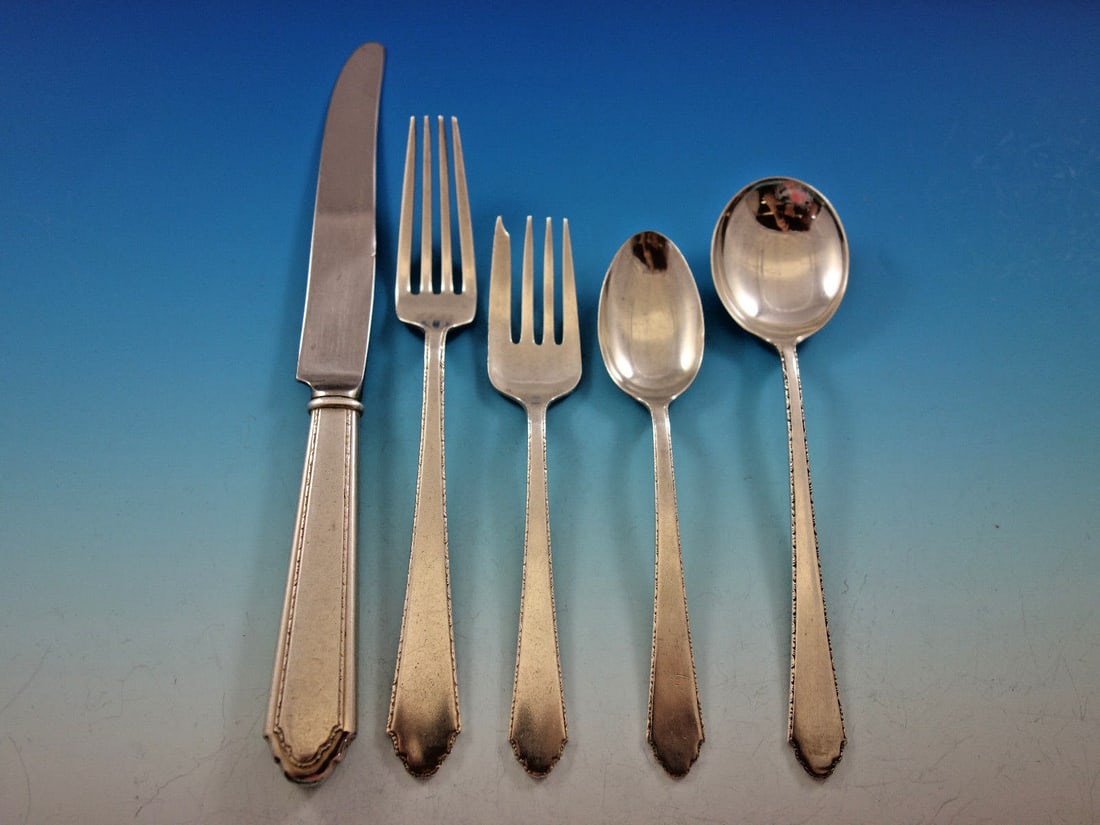 William and Mary Lunt Sterling Silver Flatware Set 34 Pieces with Caddy: William and Mary Lunt Sterling Silver Flatware Set 34 Pieces with Caddy Enhance your dining experience with this exquisite William and Mary by Lunt Sterling Silver Flatware Set, consisting of 34 beaut