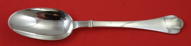 Puiforcat Richelieu Sterling Silver Dinner Spoon 8.5 Inch Heirloom: Puiforcat Richelieu Sterling Silver Dinner Spoon 8.5 Inch Heirloom Discover the elegance of the Richelieu pattern by Puiforcat with this exquisite French Sterling Silver Dinner Spoon. Measuring 8 1/2 