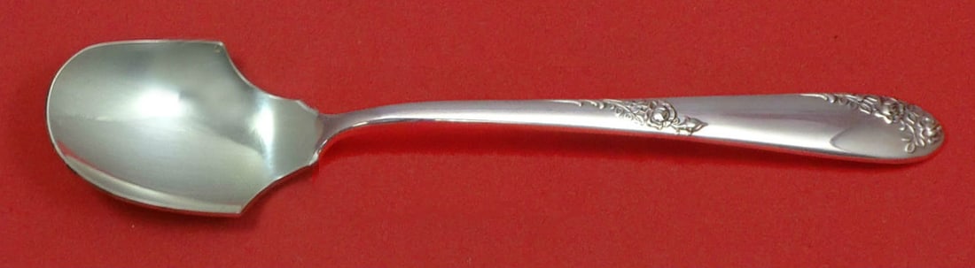 Lunt Sweetheart Rose Sterling Silver Custom Cheese Scoop 5 3/4": Lunt Sweetheart Rose Sterling Silver Custom Cheese Scoop 5 3/4" Sterling silver cheese scoop in the Sweetheart Rose pattern by Lunt. This custom made serving piece measures 5 3/4 inches and is not mon