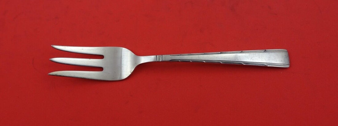 Easterling Horizon Sterling Silver 3-Tine Pickle Pastry Fork 5 7/8": Easterling Horizon Sterling Silver 3-Tine Pickle Pastry Fork 5 7/8" This elegant 3-tine pickle or pastry fork from the Horizon pattern by Easterling is crafted from high-quality sterling silver. Measu