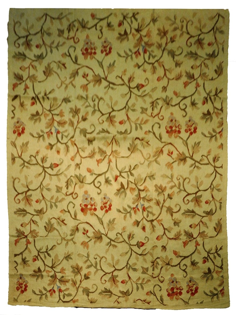 10 x 14 French Floral Needlepoint Wool Rug: 10 x 14 French Floral Needlepoint Wool Rug Free continental US Shipping This 10 x 14 needle point rug features a classic French floral pattern and a flat-weave construction. It is hand-crafted using t