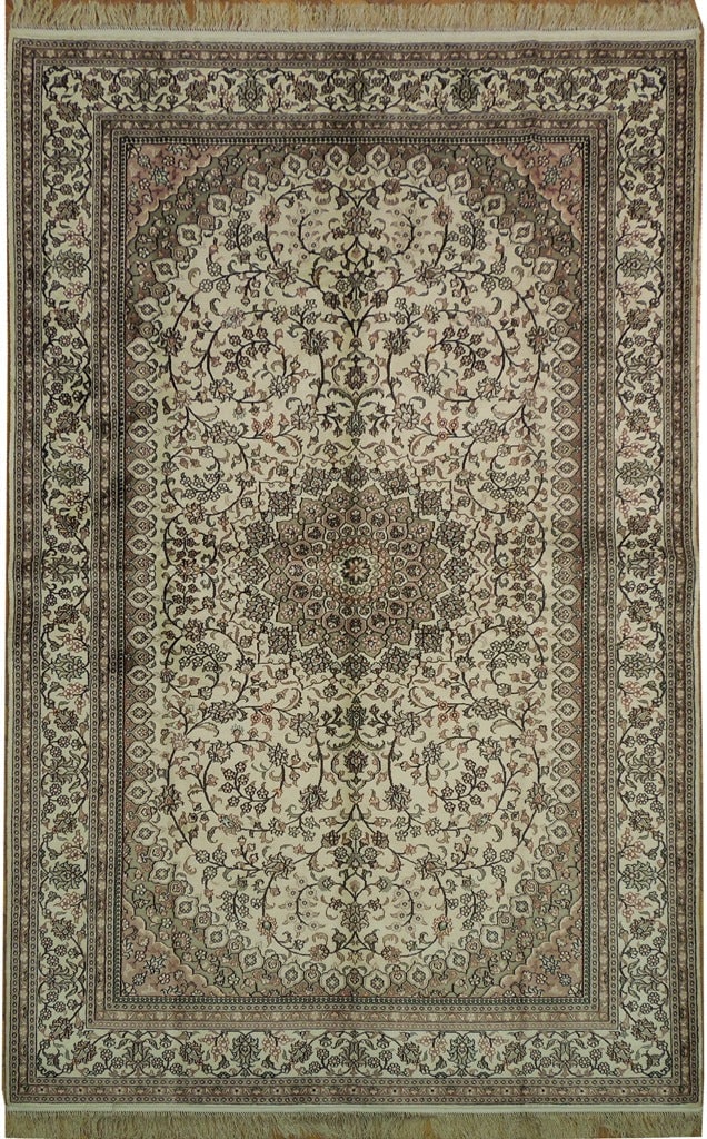 5' x 8' Handwoven Silk Area Rug in Ivory Green Traditional Design: 5' x 8' Handwoven Silk Area Rug in Ivory Green Traditional Design Free continental US Shipping Elevate your home decor with this 5' x 8' Handmade Silk Rug, a stunning showcase of exquisite craftsmansh