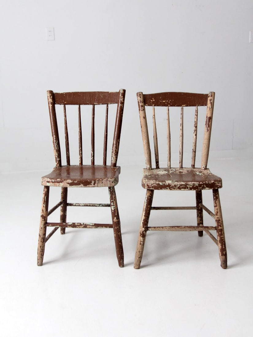 Charming Pair of Antique Farmhouse Chairs with Chippy Paint Finish: Charming Pair of Antique Farmhouse Chairs with Chippy Paint Finish This charming pair of antique American farmhouse chairs features a delightful brown and cream mottled chippy paint finish. Each chair
