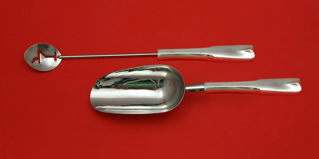 Lunt Colonial Theme Sterling Silver Bar Set 2pc Custom Made: Lunt Colonial Theme Sterling Silver Bar Set 2pc Custom Made This exquisite Colonial Theme bar set by Lunt is crafted from high-quality sterling silver and features a custom-made hollow handle. The set