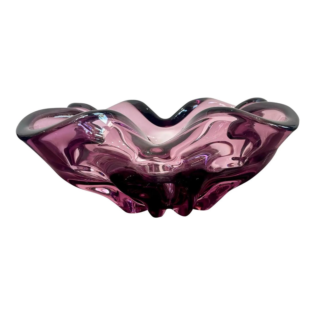 Amethyst Art Glass Sculptural Bowl in the Style of Murano: Amethyst Art Glass Sculptural Bowl in the Style of Murano This vintage art glass bowl features a rich amethyst hue with sculptural, flame-like edges that curl upward, creating a dramatic and crown-lik