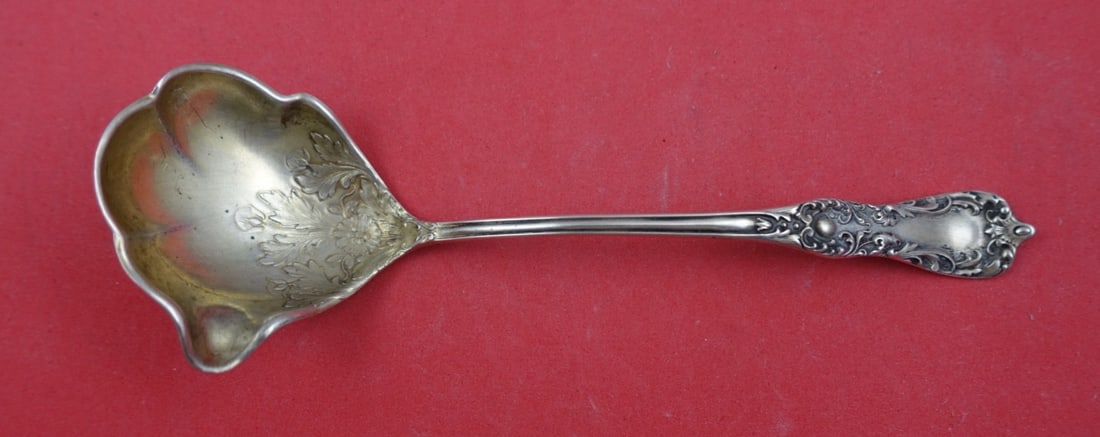SSMC-Saart Karlton Sterling Silver Sauce Ladle with Spout 5 7/8": SSMC-Saart Karlton Sterling Silver Sauce Ladle with Spout 5 7/8" This exquisite sauce ladle by SSMC-Saart features a stylish spout and is crafted from high-quality sterling silver. The ladle measures 