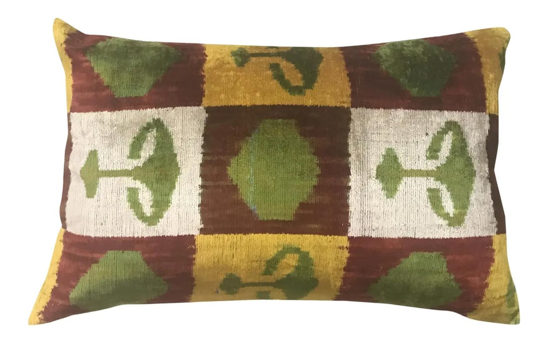 Green Silk Velvet Ikat Pillow With Linen Back and Feather Insert: Green Silk Velvet Ikat Pillow With Linen Back and Feather Insert This hand made Silk Uzbek Ikat velvet pillow features a vibrant green design with natural linen backing and a hidden zipper. It include