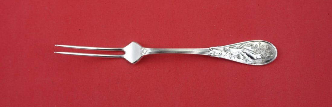 Tiffany & Co Japanese Sterling Silver 2-Tine Roast Beef Fork 7": Tiffany & Co Japanese Sterling Silver 2-Tine Roast Beef Fork 7" This exquisite roast beef fork from Tiffany & Co. is a stunning example of craftsmanship, featuring a 2-tine design and custom-made cons