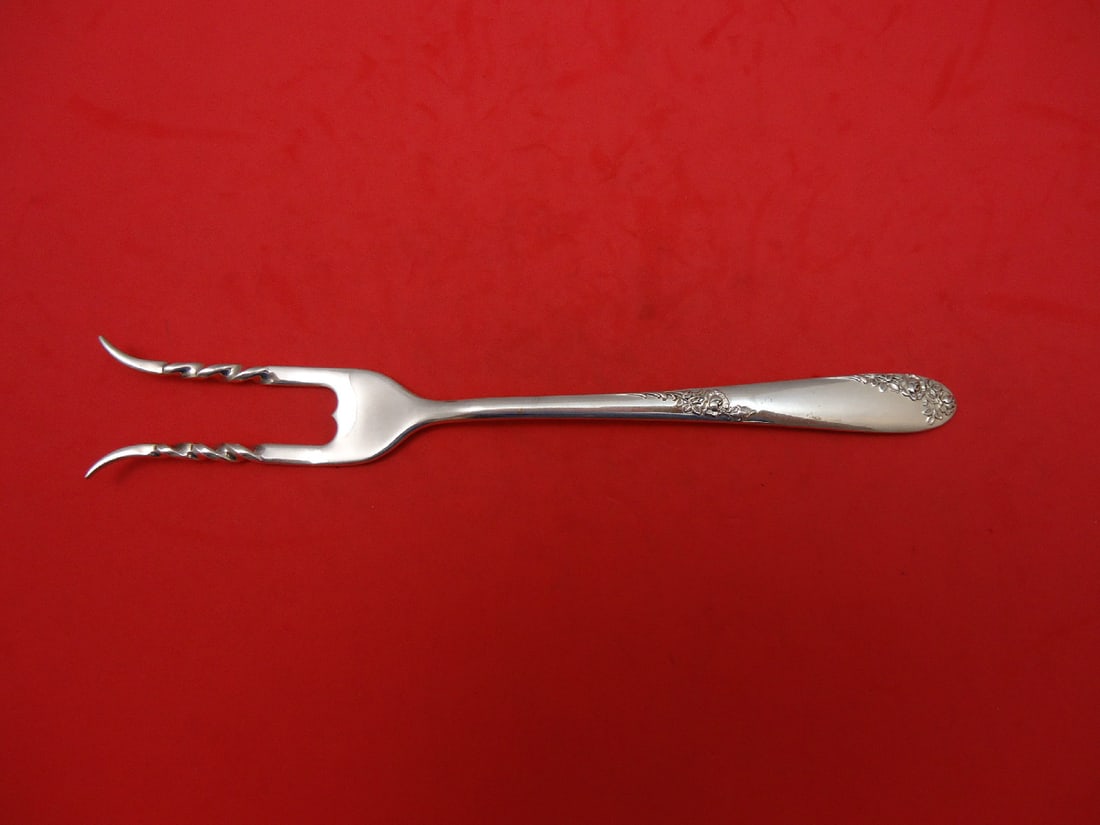 Lunt Sweetheart Rose Sterling Silver Serving Fork Custom 7 1/4: Lunt Sweetheart Rose Sterling Silver Serving Fork Custom 7 1/4 A custom-made baked potato serving fork in the Sweetheart Rose pattern by Lunt. Crafted in sterling silver, this post-1940 piece was made