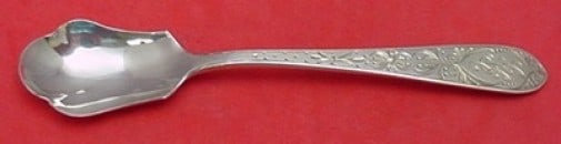 Gorham Old Colony New Engraved Sterling Silver Relish Scoop 5 5/8": Gorham Old Colony New Engraved Sterling Silver Relish Scoop 5 5/8" This exquisite serving spoon features the Old Colony New Engraved pattern by Gorham, crafted from high-quality sterling silver. The c