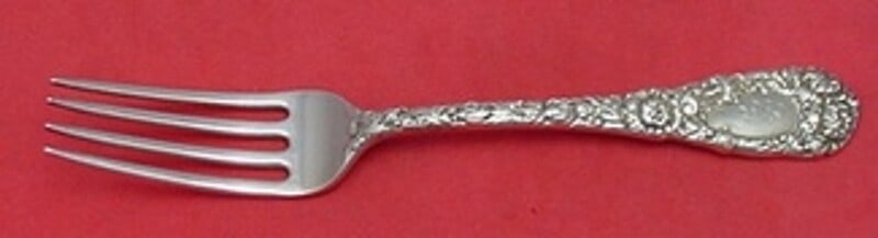Durgin Sterling Silver Chrysanthemum Dinner Fork Heirloom 7.5 inches: Durgin Sterling Silver Chrysanthemum Dinner Fork Heirloom 7.5 inches This exquisite dinner fork from the renowned Durgin brand features the elegant Chrysanthemum pattern, perfect for enhancing your fl