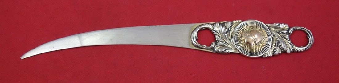 Shiebler Medallion Sterling Silver Page Turner with 14k Gold Medallion: Shiebler Medallion Sterling Silver Page Turner with 14k Gold Medallion This exquisite page turner, crafted by Shiebler in the Medallion pattern, showcases a splendid combination of sterling silver and