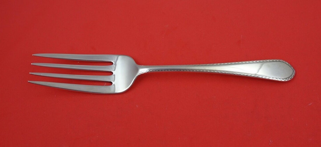 Lunt Early Colonial Sterling Silver Cold Meat Fork 7 7/8": Lunt Early Colonial Sterling Silver Cold Meat Fork 7 7/8" This exquisite Early Colonial cold meat fork by Lunt is crafted from high-quality sterling silver. Measuring 7 7/8 inches, this serving fork i