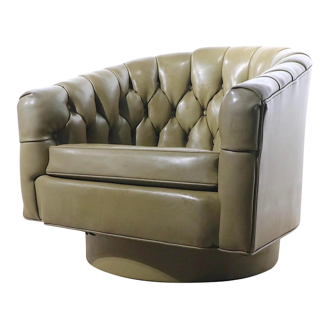 Vintage Mid Century Swivel Tub Chair Olive Green Vinyl Baughman Style: Vintage Mid Century Swivel Tub Chair Olive Green Vinyl Baughman Style This chic and stylish vintage swivel tub chair features a plinth base and is upholstered in original tufted olive green vinyl. The