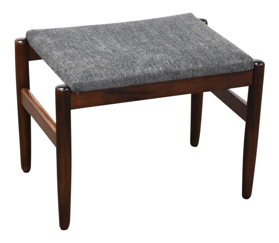 Mid Century Modern Rosewood Ottoman with Grey Fabric: Mid Century Modern Rosewood Ottoman with Grey Fabric This exquisite mid-century modern ottoman features a stunning rosewood construction complemented by soft grey fabric. Its sleek design makes it a v