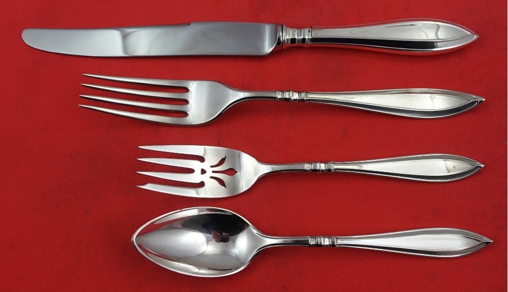 Gorham Portsmouth Sterling Silver 4-Piece Place Setting: Gorham Portsmouth Sterling Silver 4-Piece Place Setting Enhance your dining experience with this exquisite 4-piece place setting in the Portsmouth pattern by Gorham. Crafted from high-quality sterling