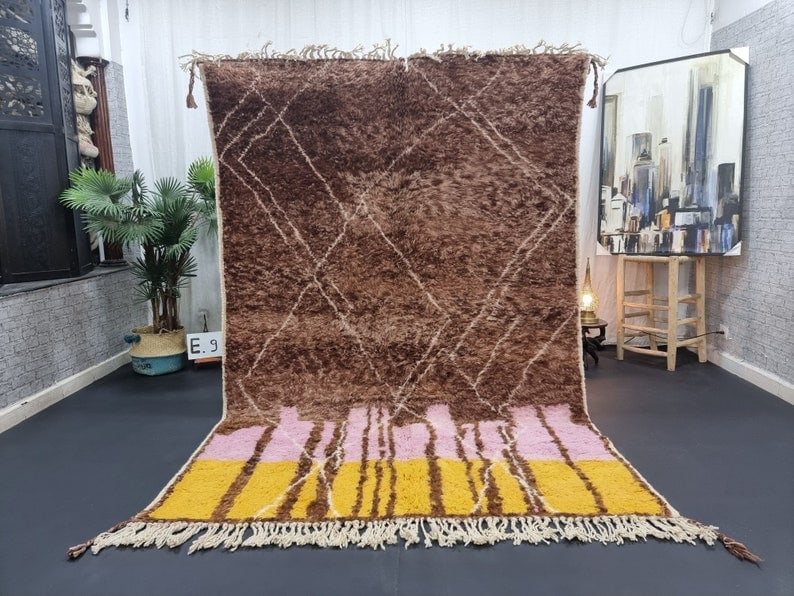 Authentic Handmade Moroccan Berber Rug 100% Wool Geometric Pattern: Authentic Handmade Moroccan Berber Rug 100% Wool Geometric Pattern Discover the exquisite craftsmanship of this Handmade Moroccan Berber Rug, featuring a beautifully engraved geometric pattern. This s