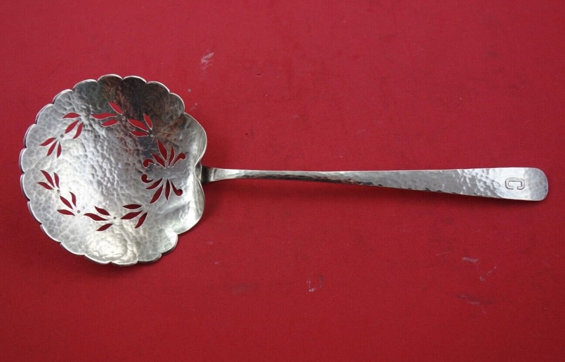 Durgin Arts and Crafts Sterling Silver Tomato Server 9 Inch: Durgin Arts and Crafts Sterling Silver Tomato Server 9 Inch This exquisite sterling silver tomato server, crafted by Durgin, showcases the elegant Arts and Crafts pattern. Measuring 9 inches, this pie