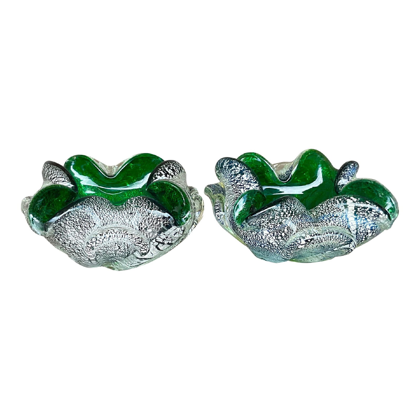 Vintage Regency Italian Murano Glass Bowls Set of 2 Green: Vintage Regency Italian Murano Glass Bowls Set of 2 Green Discover the timeless elegance of these Vintage Regency Italian Glass Bowls, inspired by the renowned craftsmanship of Murano. Perfectly combi