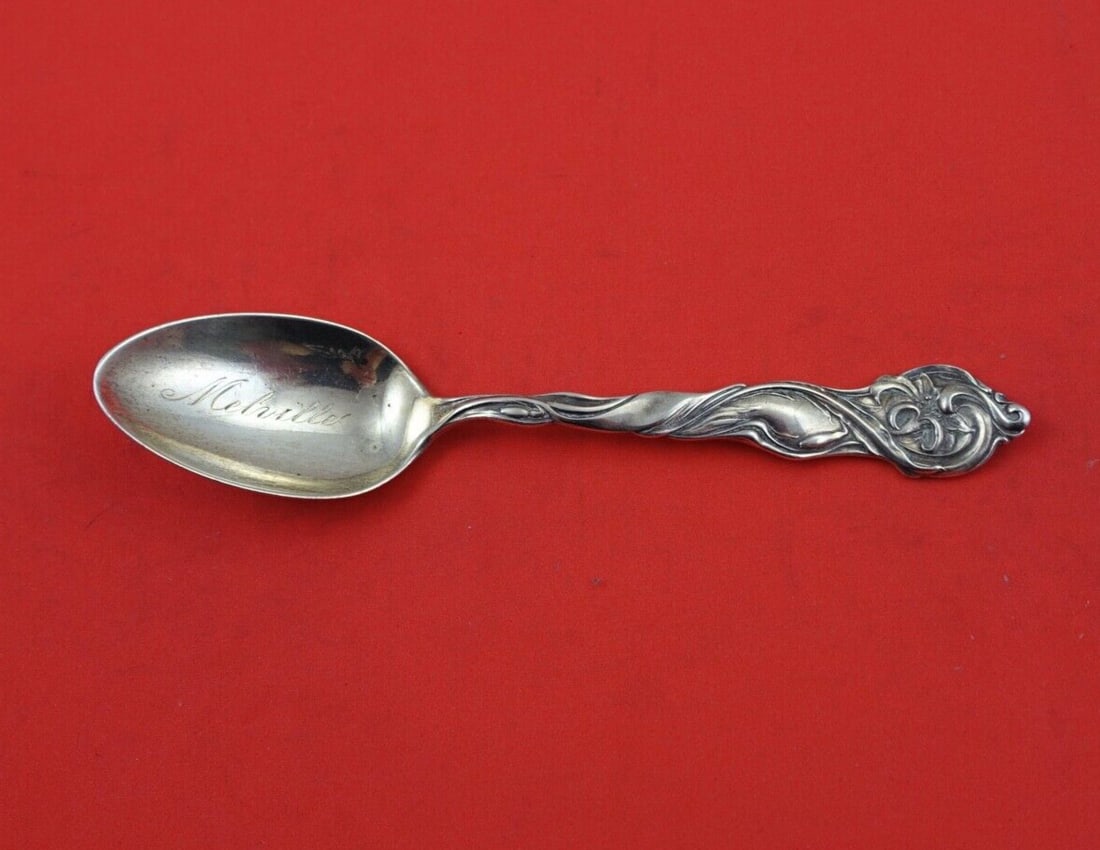 Shiebler Poinsettia Sterling Silver Teaspoon 6 Inch: Shiebler Poinsettia Sterling Silver Teaspoon 6 Inch This exquisite teaspoon is crafted in sterling silver, featuring the elegant Poinsettia pattern by various makers, specifically made by Shiebler. Me