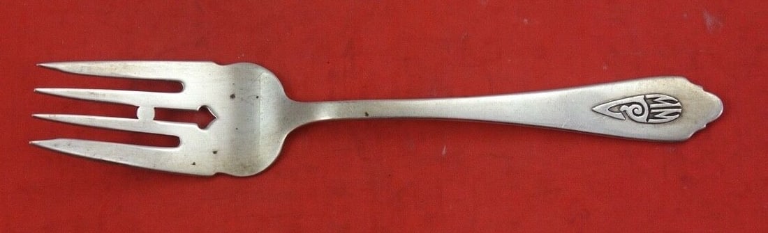 Dominick & Haff Yorktown Sterling Silver Salad Fork 6 1/4" Vintage: Dominick & Haff Yorktown Sterling Silver Salad Fork 6 1/4" Vintage Enhance your dining experience with the Yorktown salad fork by Dominick & Haff. Crafted from high-quality sterling silver, this elega