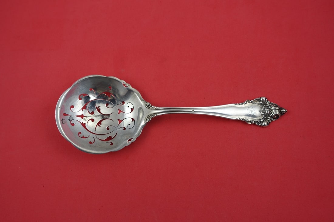 Reed and Barton La Splendide Sterling Silver 9 Inch Pierced Pea Spoon: Reed and Barton La Splendide Sterling Silver 9 Inch Pierced Pea Spoon Introducing the La Splendide Pea Spoon by Reed and Barton, a stunning example of fine craftsmanship in sterling silver. This intri