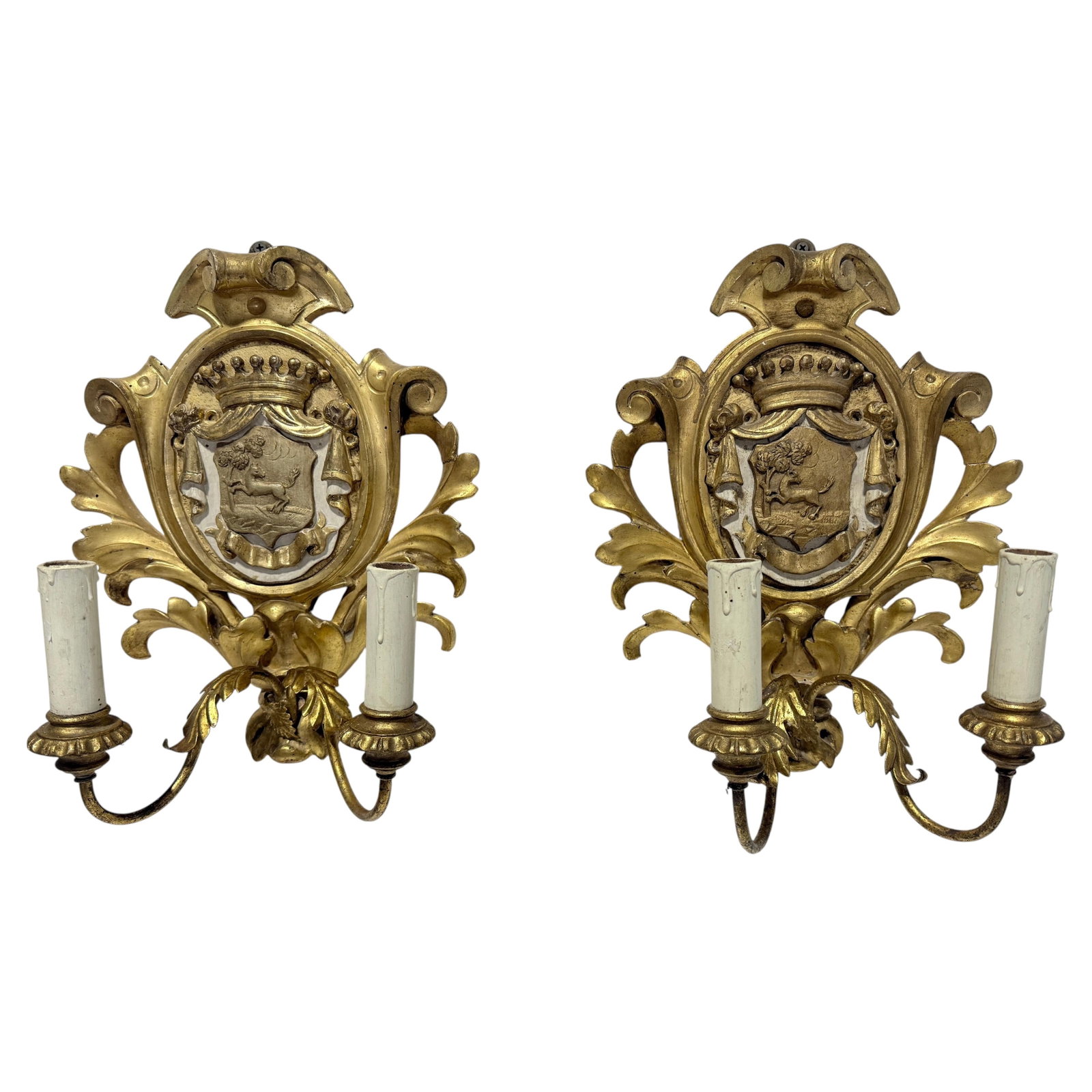 Set of 2 French Rococo Giltwood Armorial Wall Sconces (1 of 9)