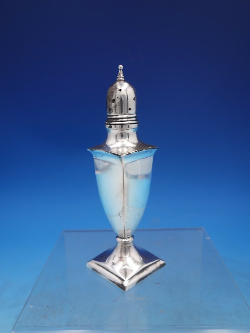Arrowsmith Sterling Silver Pepper Shaker 5.25" 1.4 Troy Ounces: Arrowsmith Sterling Silver Pepper Shaker 5.25" 1.4 Troy Ounces This exquisite pepper shaker is crafted from high-quality Sterling Silver by Arrowsmith. Standing at 5 1/4" tall and weighing 1.4 troy ou