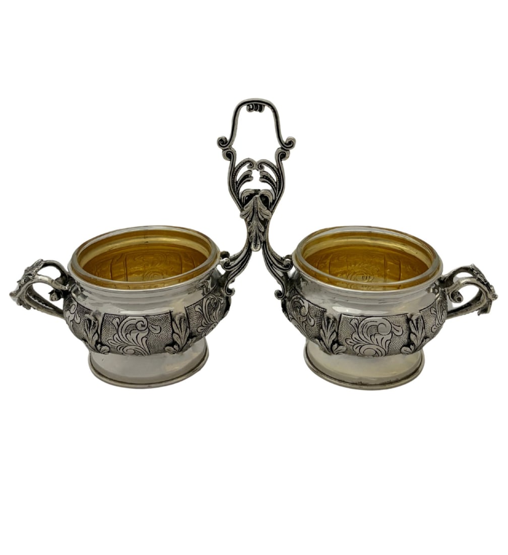 925 Sterling Silver Double Salt Holder with Glass Inserts Leaf Design: 925 Sterling Silver Double Salt Holder with Glass Inserts Leaf Design This fine large double salt holder is crafted from 925 sterling silver and features intricate handmade leaf applique with chased s