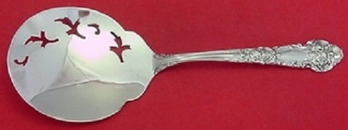 8 inch sterling tomato server Reed Barton French Renaissance: 8 inch sterling tomato server Reed Barton French Renaissance Sterling silver tomato server in the French Renaissance pattern by Reed & Barton. This post-1940 serving piece is made in the United States