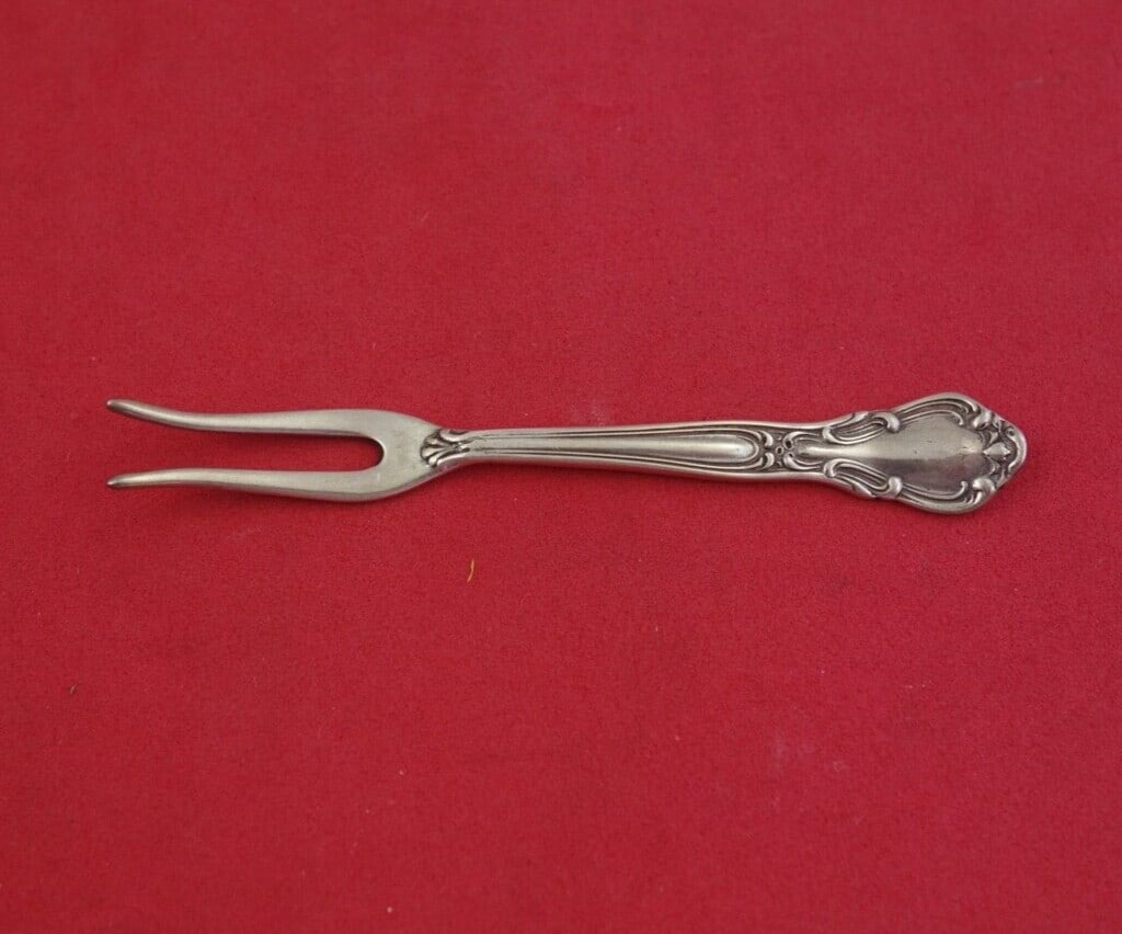 Gorham Chantilly Sterling Silver Cherry Serving Fork 3 Inch: Gorham Chantilly Sterling Silver Cherry Serving Fork 3 Inch This exquisite serving fork is crafted from sterling silver in the elegant Chantilly pattern by Gorham. Measuring 3 inches, this antique pie