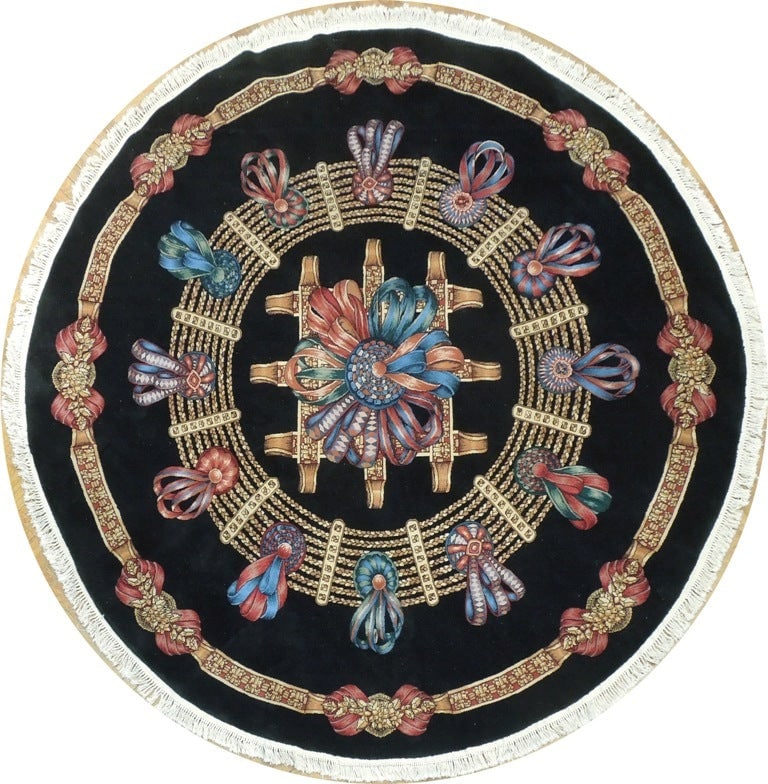 9.1 x 9.5 Round Handmade Wool Silk Transitional Luxury Rug: 9.1 x 9.5 Round Handmade Wool Silk Transitional Luxury Rug Free continental US Shipping This handmade rug features a round shape measuring approximately 9.1 x 9.5 feet and is crafted from a premium bl