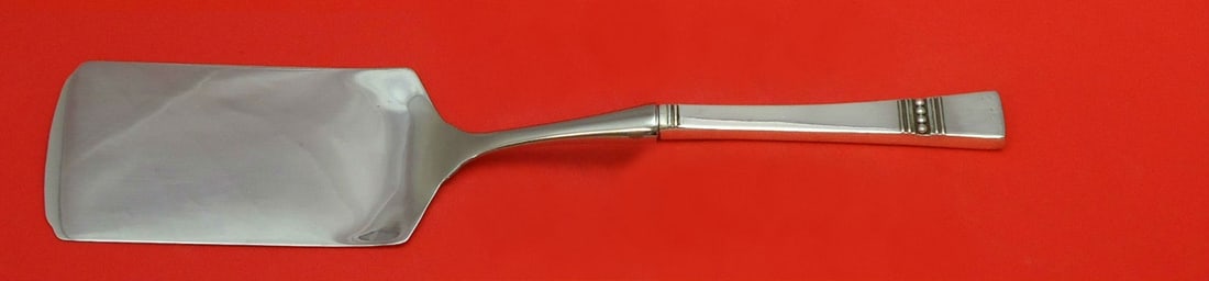 Reed and Barton Diadem Sterling Silver Custom Lasagna Server 10 inch: Reed and Barton Diadem Sterling Silver Custom Lasagna Server 10 inch This exquisite Diadem lasagna server, custom made by Reed & Barton, showcases the elegance of sterling silver craftsmanship. The ho