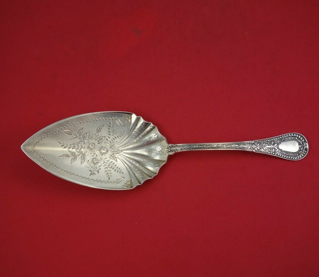 Shiebler Gipsy Sterling Silver Pie Server 10.5" Flower Design: Shiebler Gipsy Sterling Silver Pie Server 10.5" Flower Design Presenting the exquisite Gipsy Pie Server by Shiebler, a stunning addition to any table setting. This elegant cake/pie server features a b