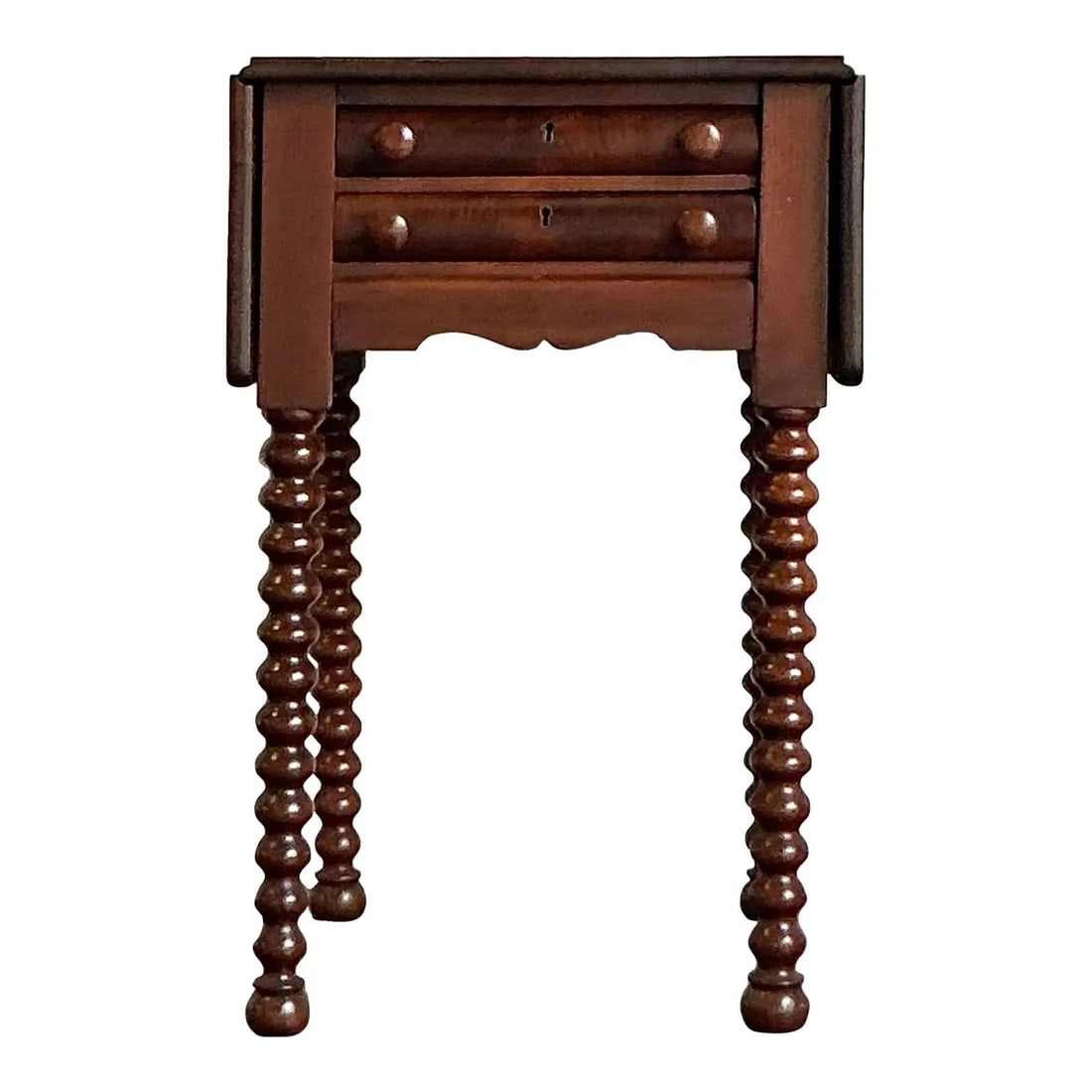 Vintage Sheraton Mahogany Drop Leaf Table with Spool-Turned Legs: Vintage Sheraton Mahogany Drop Leaf Table with Spool-Turned Legs Enhance your living space with the Vintage Regency Sheraton Drop Leaf Table, a stunning example of classic design. This exquisite piece