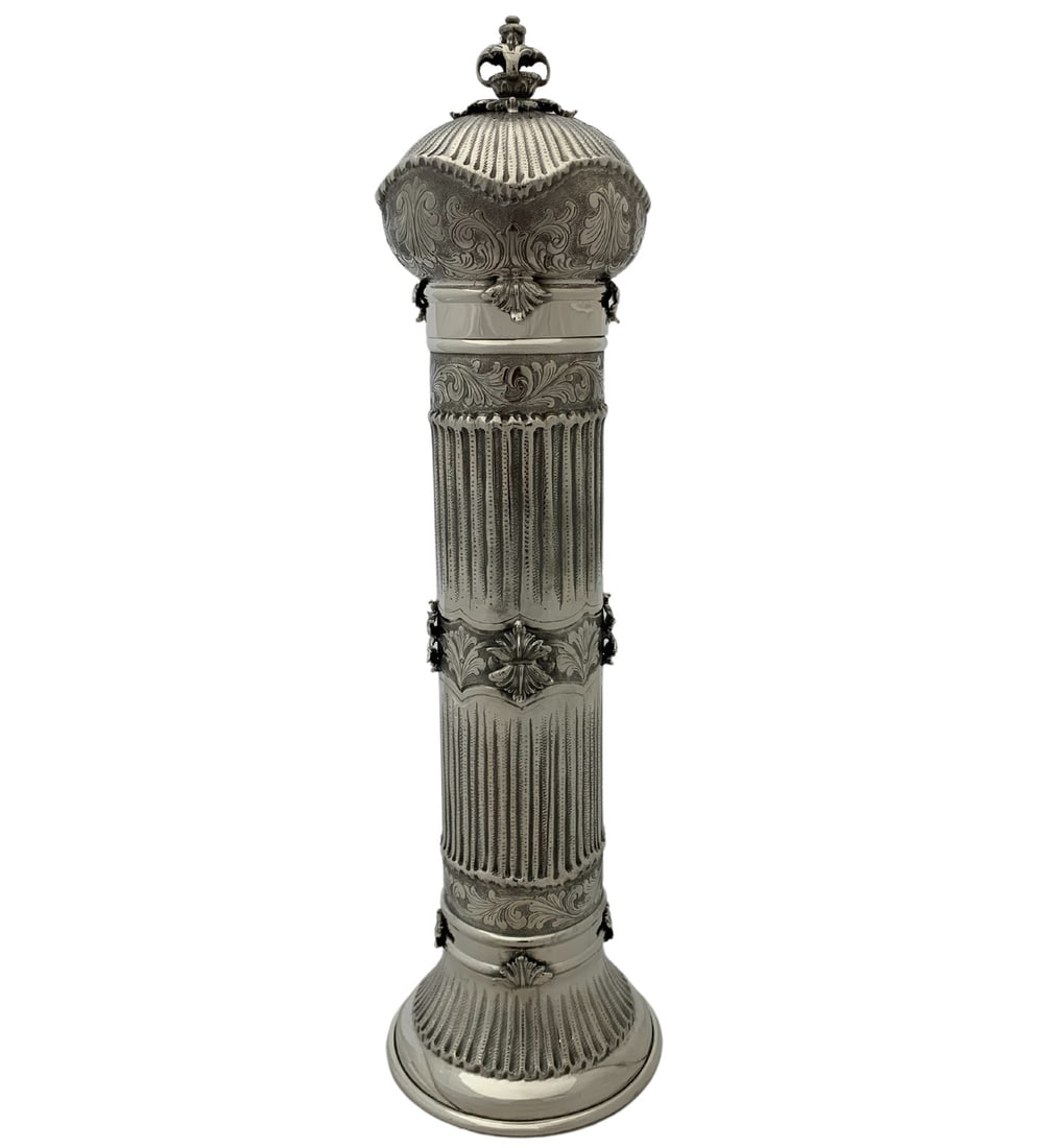 Handmade Italian 925 Sterling Silver Chased Leaf Megillah Holder 20 Inches: Handmade Italian 925 Sterling Silver Chased Leaf Megillah Holder 20 Inches This exquisite Megillah holder is crafted from fine Italian 925 sterling silver, showcasing a stunning handmade chased leaf a