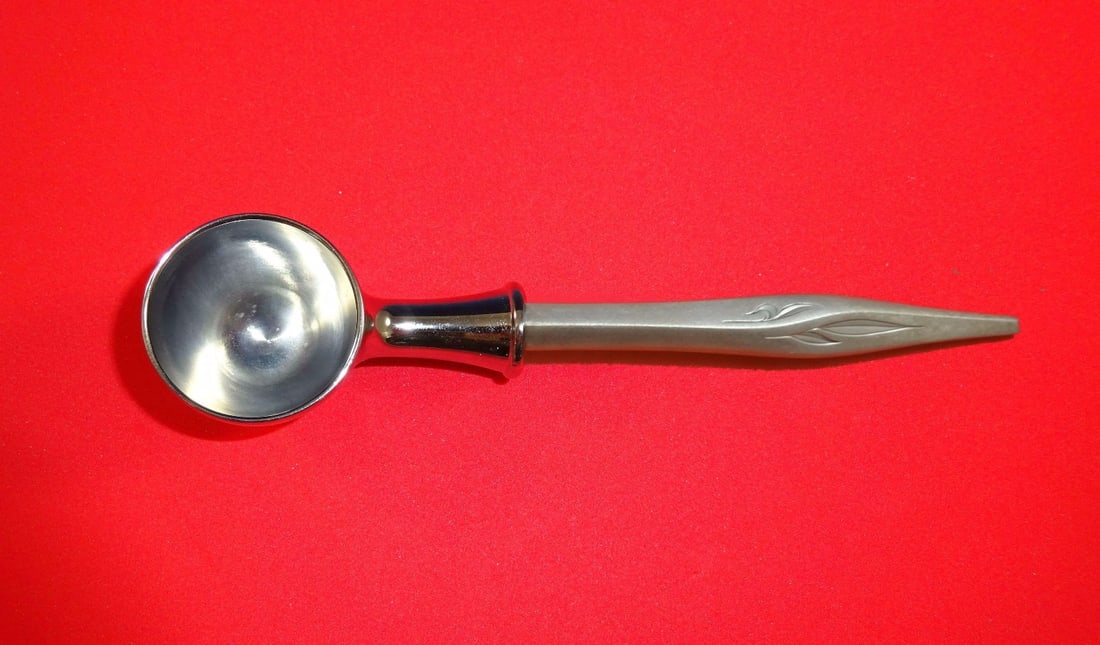 Wallace Dawn Mist Sterling Silver Custom Coffee Scoop 6 Inch: Wallace Dawn Mist Sterling Silver Custom Coffee Scoop 6 Inch This exquisite coffee scoop is crafted from sterling silver and features the elegant Dawn Mist pattern by Wallace. The hollow handle design