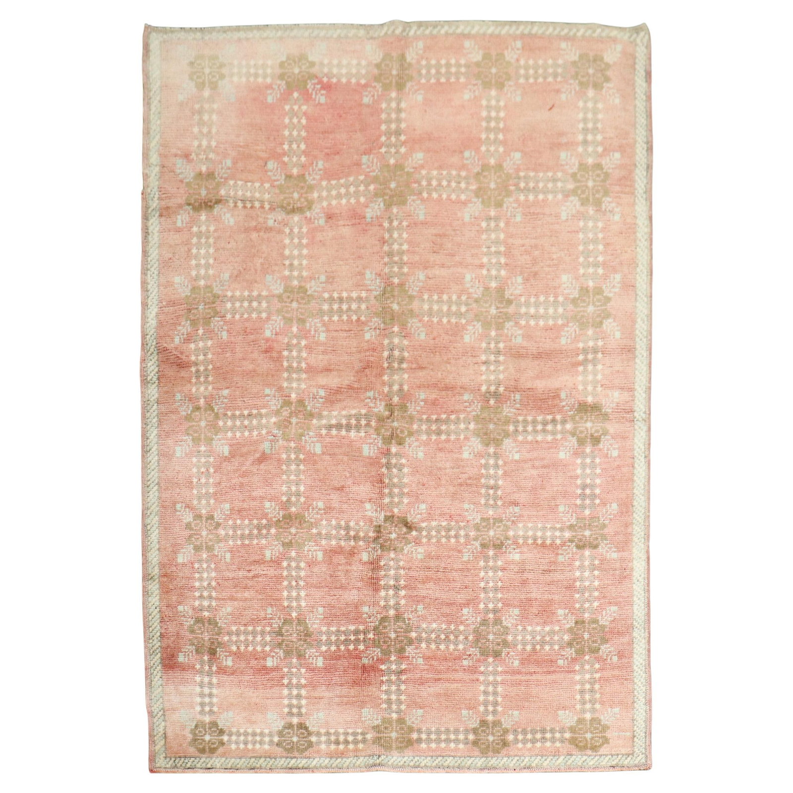Red Oushak Wool Turkish Rug Mid-20th Century 3'11 x 5'4 Hand-Woven: Red Oushak Wool Turkish Rug Mid-20th Century 3'11 x 5'4 Hand-Woven This vintage Turkish rug features a charming floral design in a classic Oushak style. Hand-woven from wool, it dates from the mid-20t