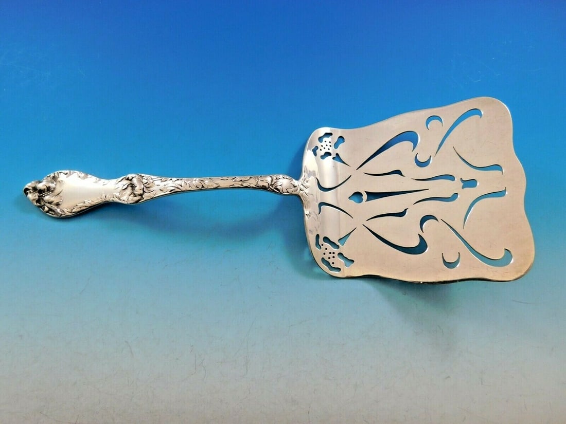 Reed and Barton Les Cinq Fleurs Sterling Silver Asparagus Server 9.5in: Reed and Barton Les Cinq Fleurs Sterling Silver Asparagus Server 9.5in Presenting a beautiful asparagus server from the renowned Reed and Barton brand, crafted from high-quality sterling silver. This 