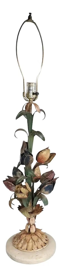 Vintage Italian Tole Painted Metal Flower Table Lamp 1960s: Vintage Italian Tole Painted Metal Flower Table Lamp 1960s This exquisite decorative table lamp showcases a charming design of tole painted metal flowers and leaves, crafted in Italy during the 1960s.