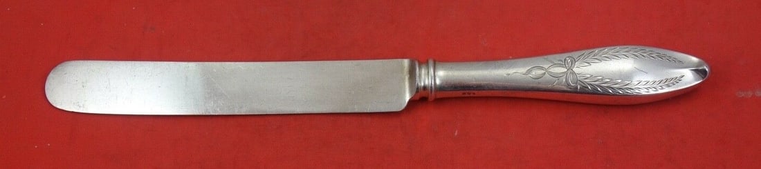 Reed and Barton French Antique Engraved Sterling Silver Dinner Knife 9 3/4": Reed and Barton French Antique Engraved Sterling Silver Dinner Knife 9 3/4" This exquisite dinner knife showcases the elegant French Antique Engraved pattern by Reed and Barton. Crafted from high-qual