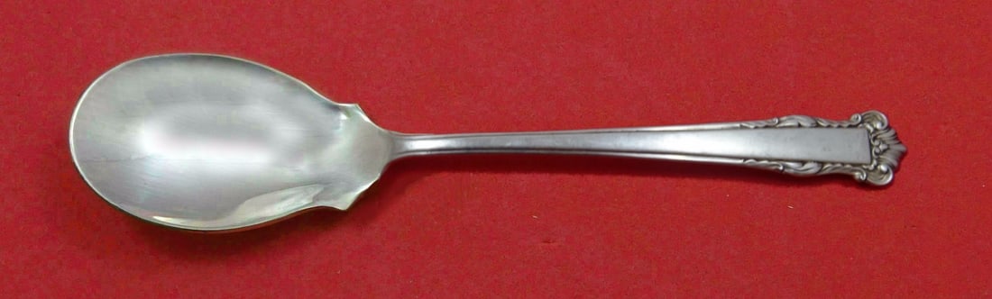 Lunt Sterling Silver Ice Cream Spoon English Shell Custom Made 5.75": Lunt Sterling Silver Ice Cream Spoon English Shell Custom Made 5.75" Indulge in your favorite frozen treats with this exquisite sterling silver ice cream spoon, custom made in the elegant English Shel