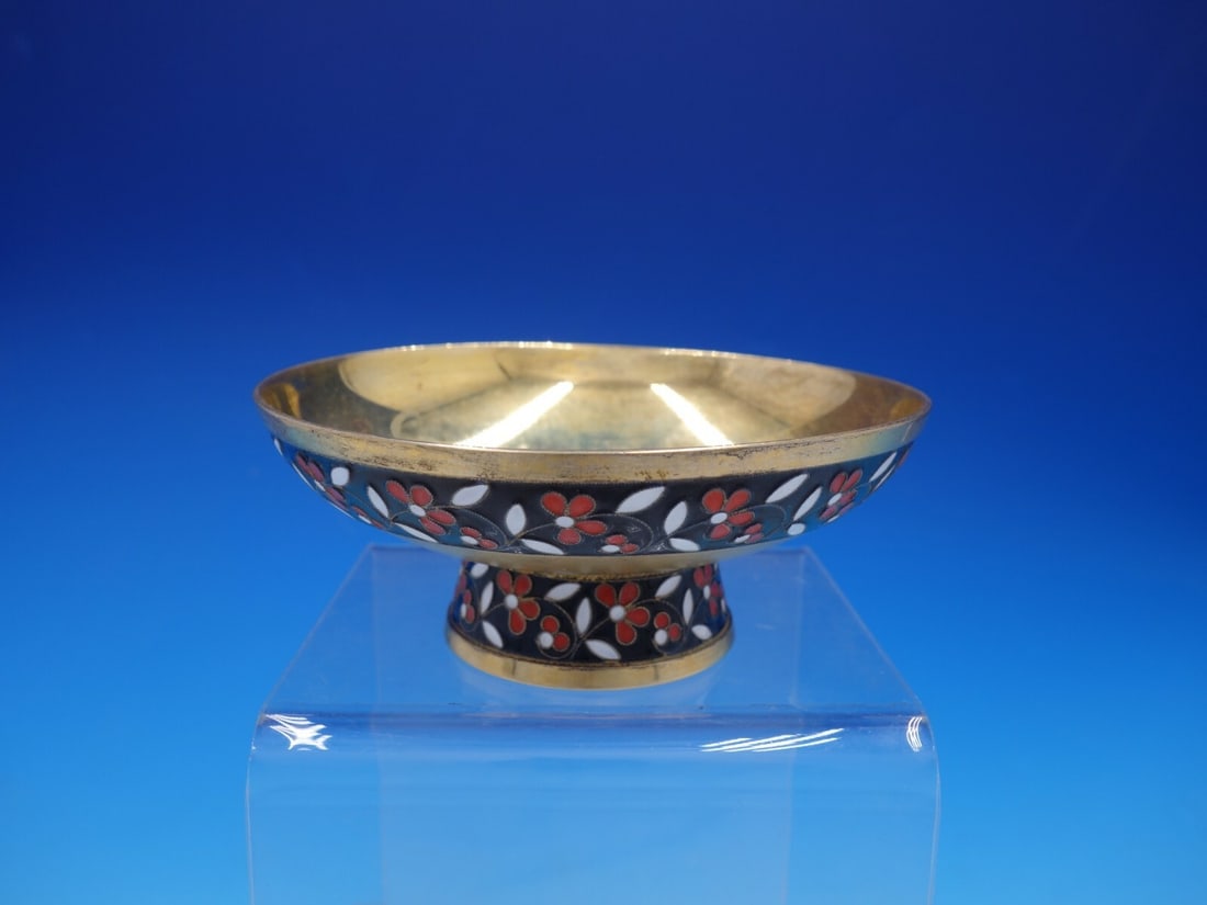 Russian 916 Silver Vermeil Floral Enameled Bowl on Pedestal: Russian 916 Silver Vermeil Floral Enameled Bowl on Pedestal This exquisite Russian 916 silver bowl features a stunning vermeil finish and is adorned with intricate enameled floral designs in vibrant r