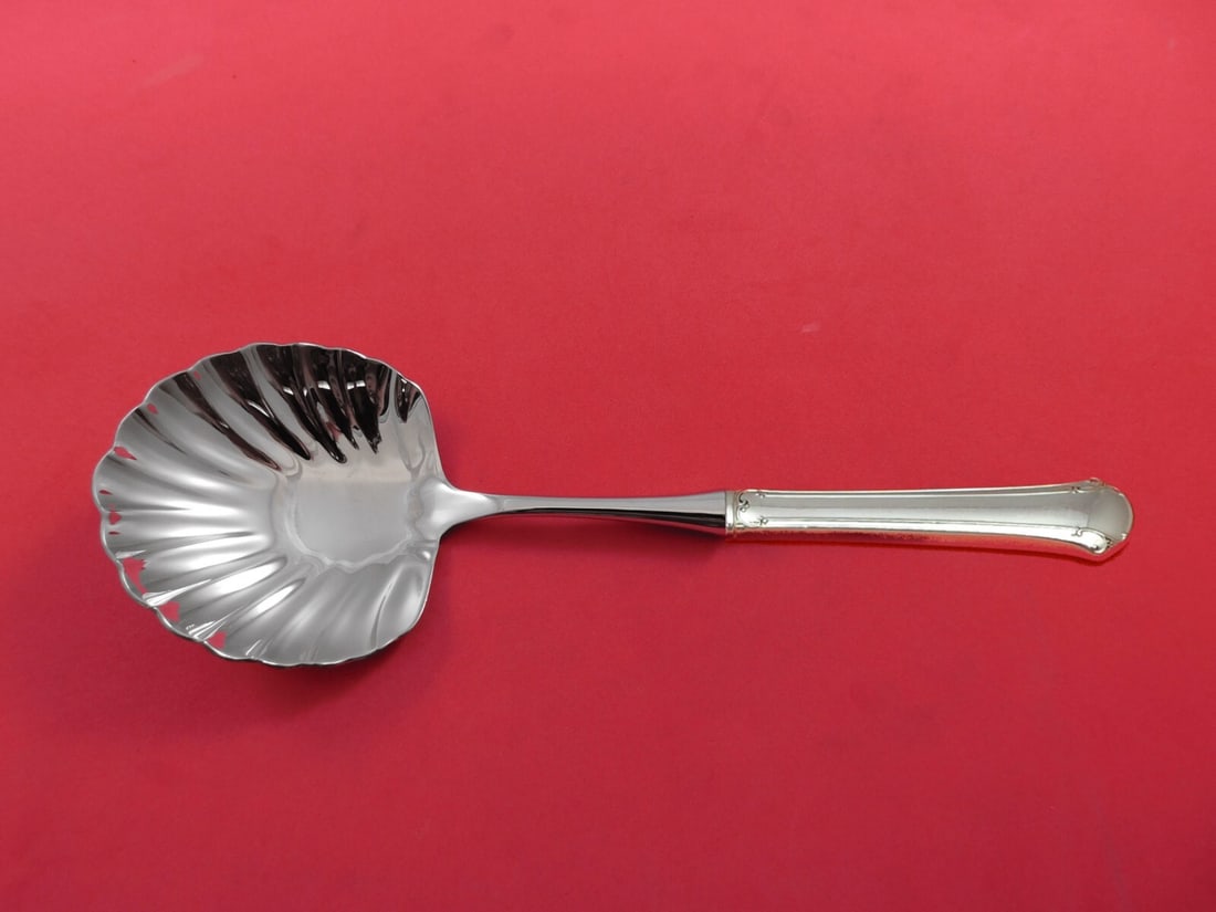 Towle Chippendale Sterling Silver Berry Spoon 10 3/8 Inch Shell Bowl: Towle Chippendale Sterling Silver Berry Spoon 10 3/8 Inch Shell Bowl This exquisite serving piece is a Chippendale Berry Spoon by Towle, crafted from sterling silver with a hollow handle and a stainle