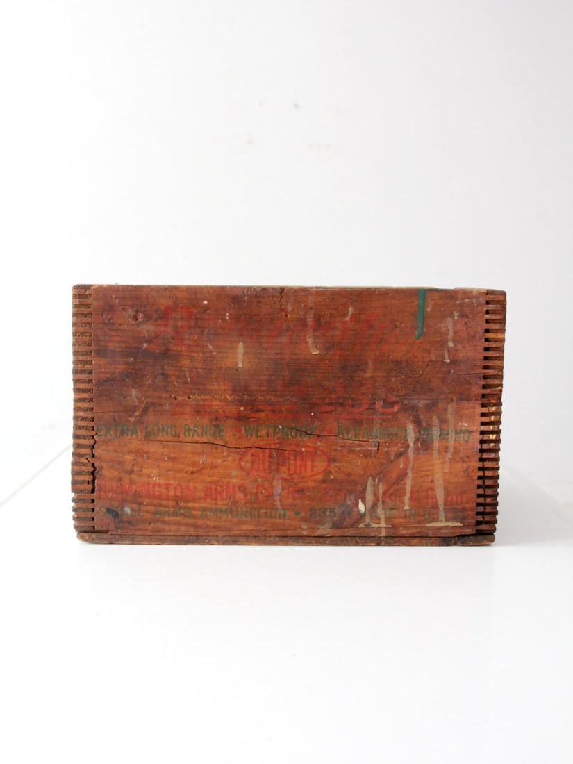 Vintage 1930s Remington Arms Wooden Ammo Crate 12 Gauge: Vintage 1930s Remington Arms Wooden Ammo Crate 12 Gauge This vintage Remington Express wooden ammunition crate, dating back to the 1930s to 1940s, originally stored 500 12-gauge shotgun shells. It sho