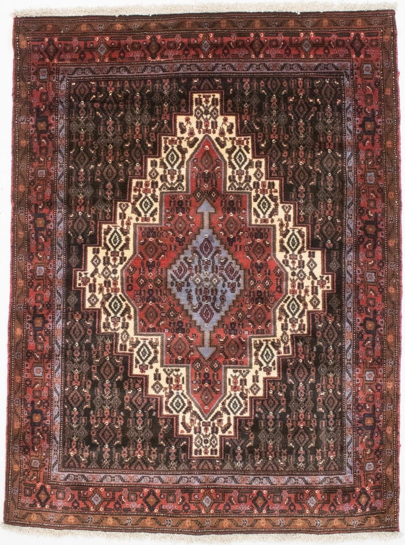 Vintage Handmade Geometric 4'0 x 5'5 Oriental Area Rug Wool: Vintage Handmade Geometric 4'0 x 5'5 Oriental Area Rug Wool Enhance your home decor with this exquisite vintage handmade Oriental area rug featuring a captivating geometric design. Crafted from high-q