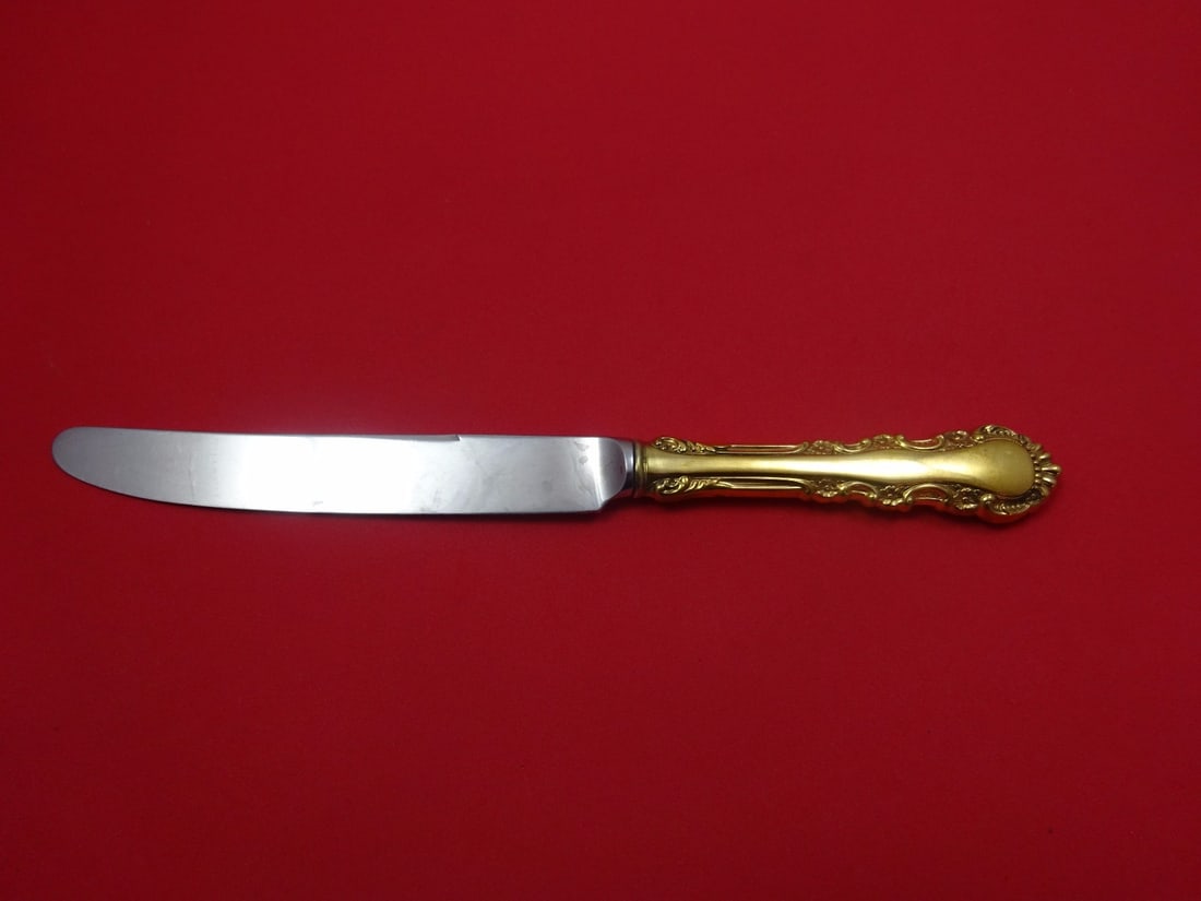 Reed & Barton Georgian Rose Vermeil Sterling Silver Knife 9": Reed & Barton Georgian Rose Vermeil Sterling Silver Knife 9" Introducing the Georgian Rose Vermeil Regular Knife by Reed & Barton, a stunning addition to your dining collection. This elegant knife fea