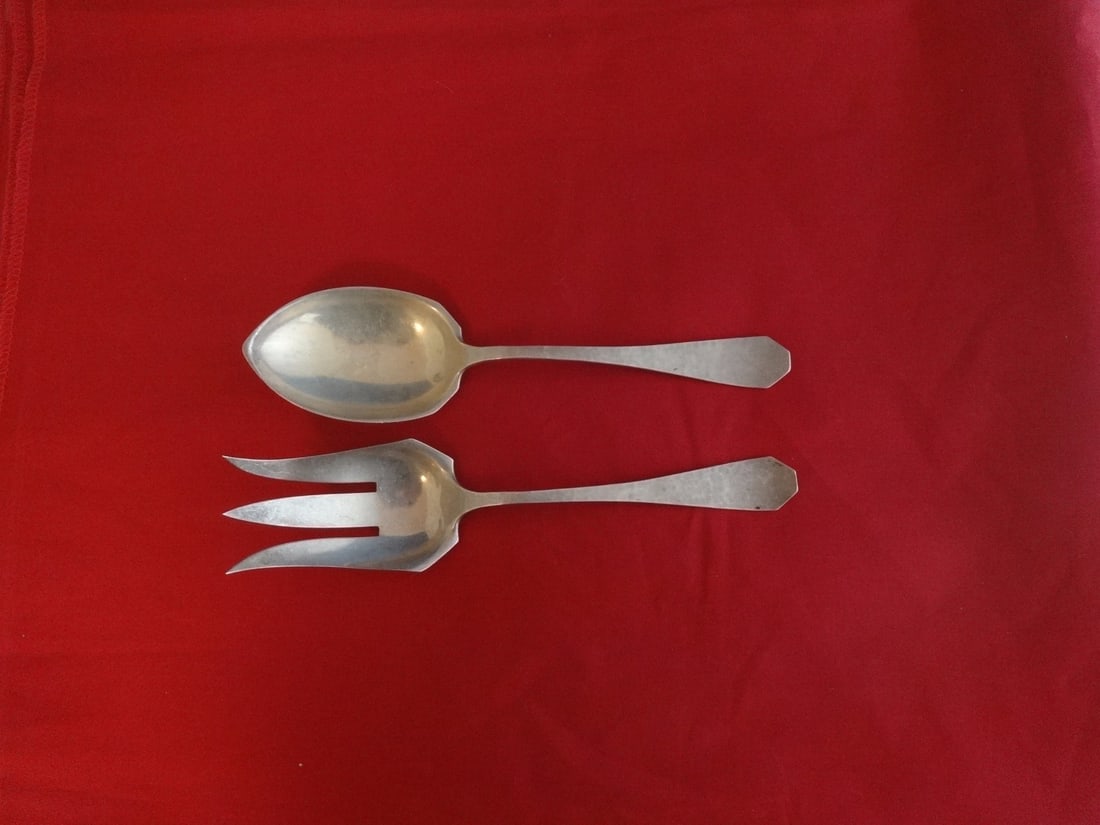 Frank Smith Vergennes Kraft Sterling Silver Salad Serving Set 2pc 8.5": Frank Smith Vergennes Kraft Sterling Silver Salad Serving Set 2pc 8.5" This exquisite 2-piece salad serving set, crafted in the Vergennes Kraft pattern by Frank Smith, showcases timeless elegance and 