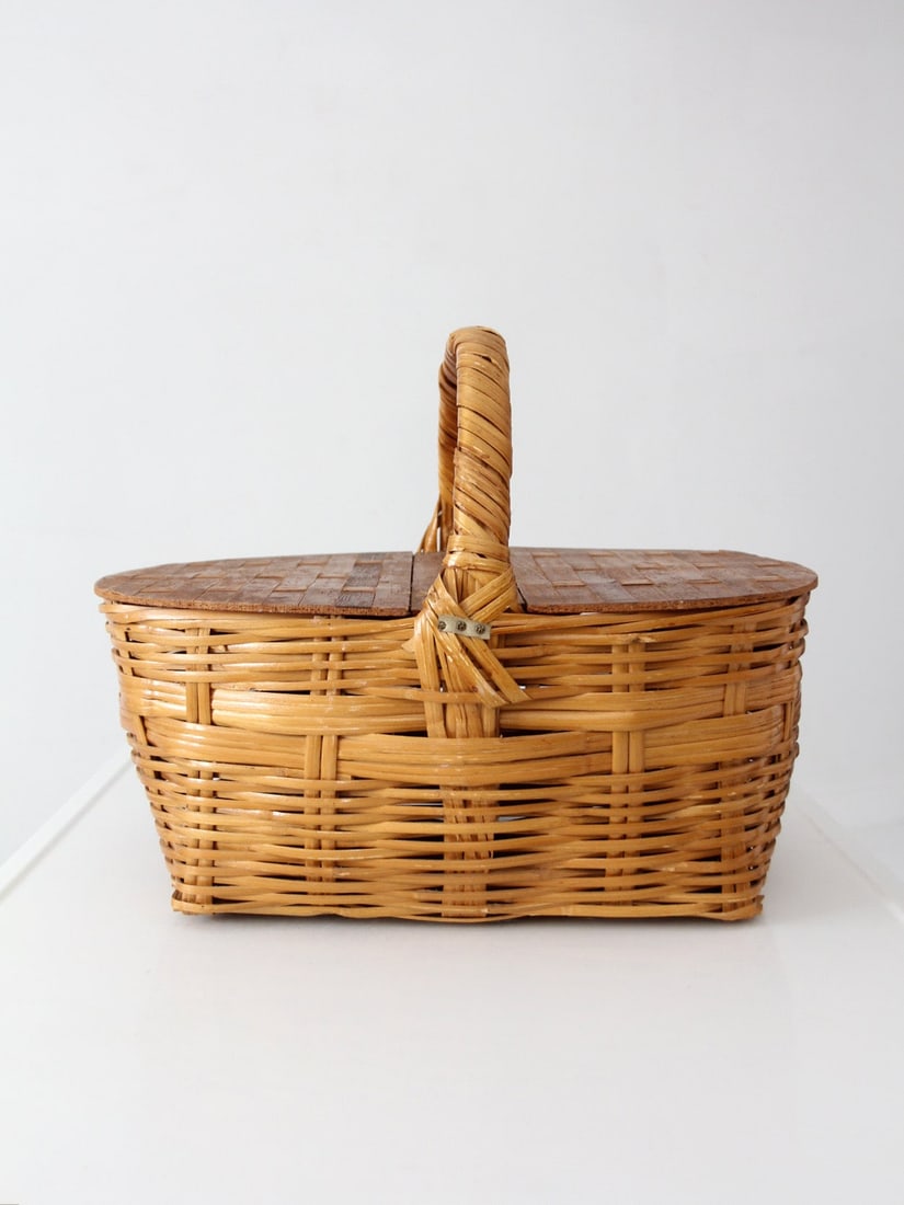 Honey Tone Wicker Picnic Basket with Divided Wood Lids (1 of 12)